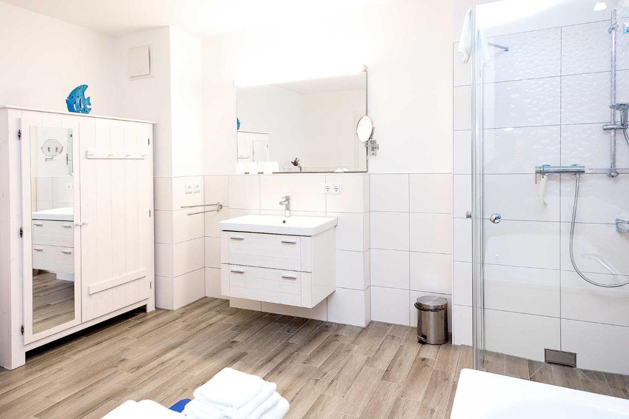 Traumfaengerloge -Hafenresidenz Apartment Waren  Ngoại thất bức ảnh